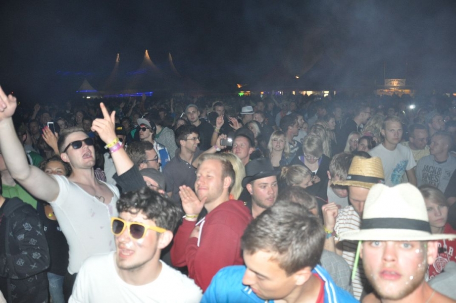 Vollbild Airbeat-One 2012 Teil 1