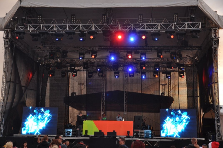 Vollbild Airbeat-One 2012 Teil 1