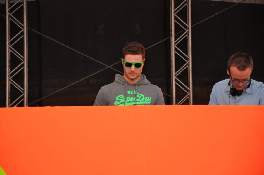 Vollbild Airbeat-One 2012 Teil 1