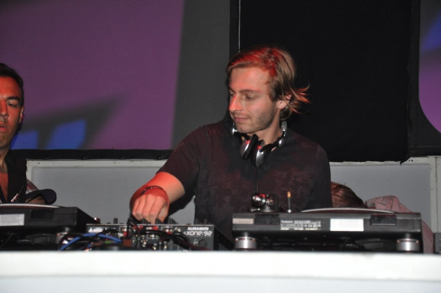 Vollbild Airbeat-One 2012 Teil 1