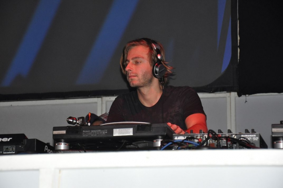Vollbild Airbeat-One 2012 Teil 1