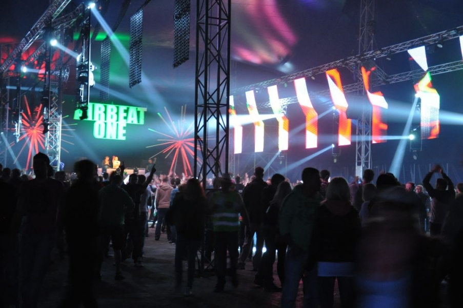 Vollbild Airbeat-One 2012 Teil 1