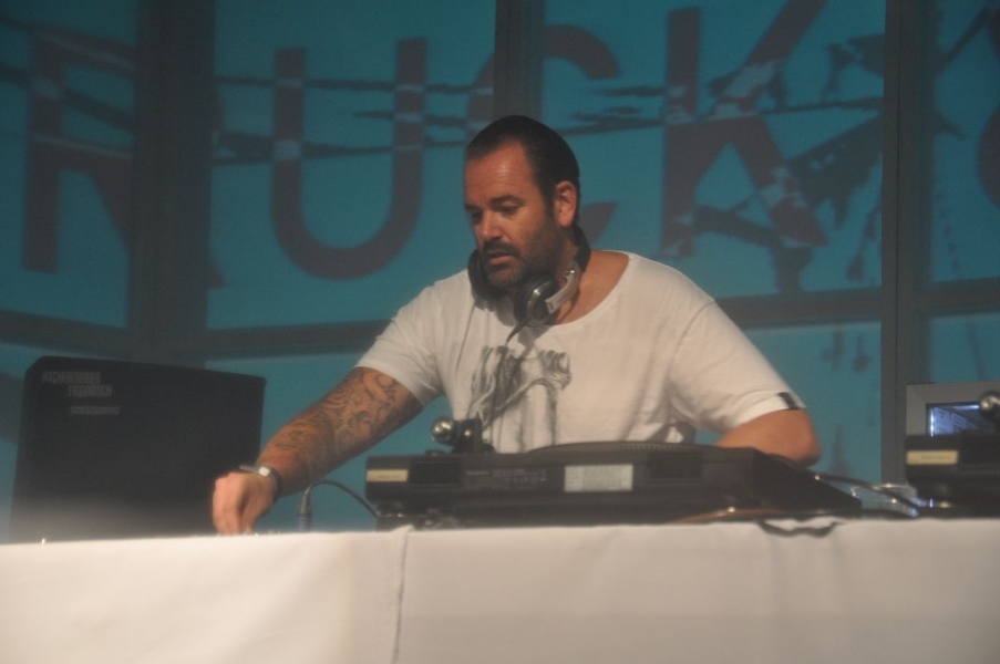 Vollbild Airbeat-One 2012 Teil 1
