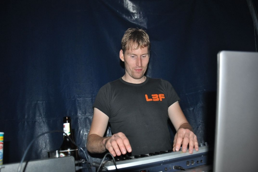 Vollbild Airbeat-One 2012 Teil 1