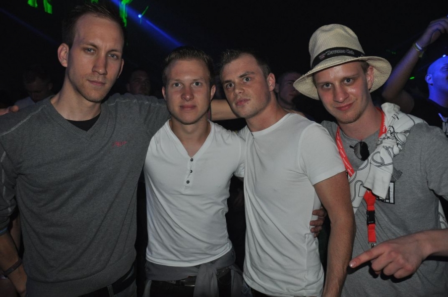 Vollbild Airbeat-One 2012 Teil 1
