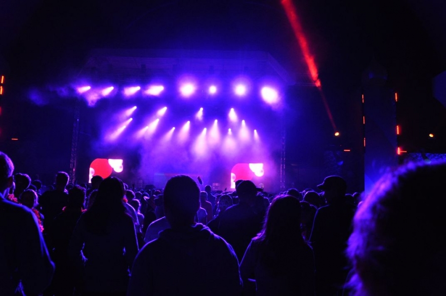 Vollbild Airbeat-One 2012 Teil 1