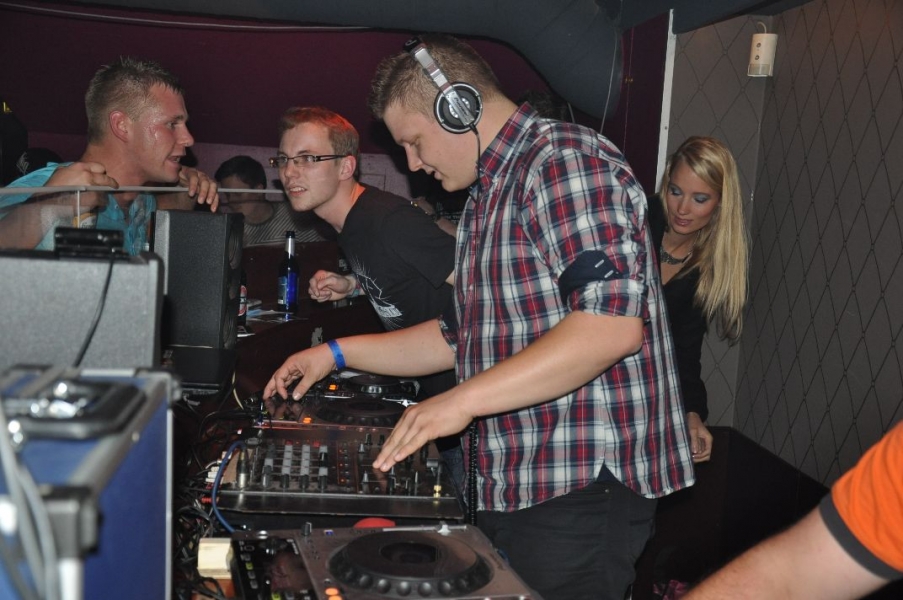 Vollbild 10 Jahre TECHNO4EVER