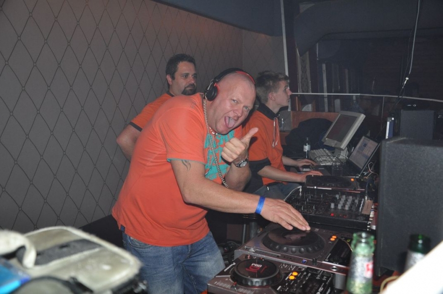 Vollbild 10 Jahre TECHNO4EVER