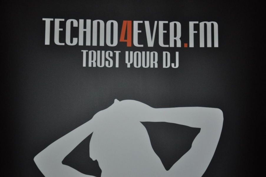Vollbild 10 Jahre TECHNO4EVER
