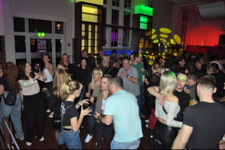 Vollbild 90er Party - I like to move it