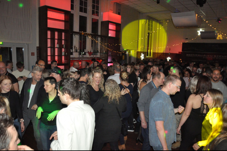 Vollbild Ü30 Party Bremerhaven - X-Mas Special