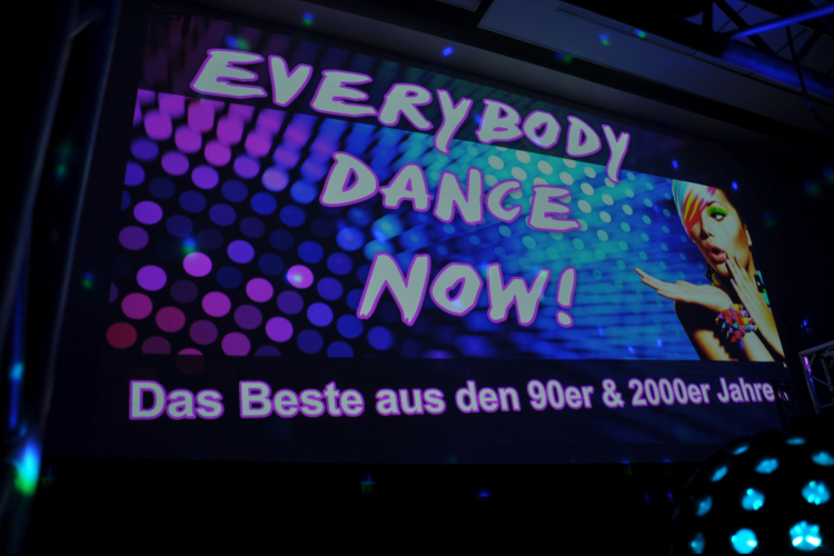 Vollbild Everybody Dance Now! Die 90er & 2000er Party