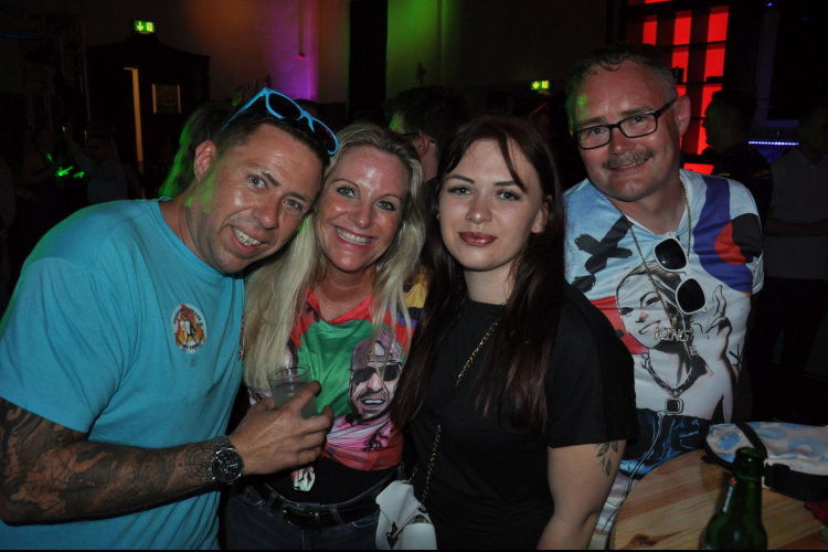 Vollbild Die große Mallorca Party