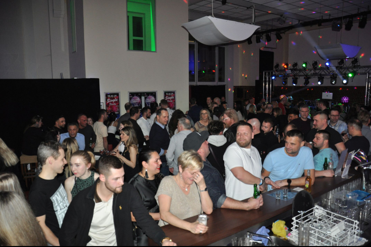 Vollbild Ü30 Party Bremerhaven (Ladys Night Special)