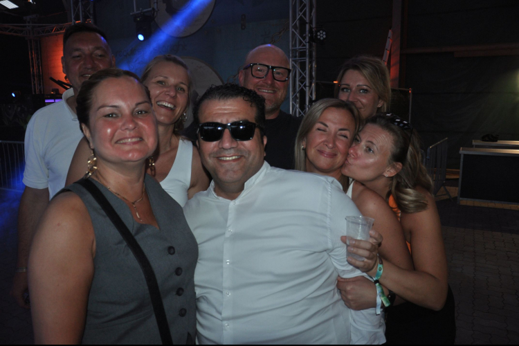 Vollbild Mittsommernachtsparty