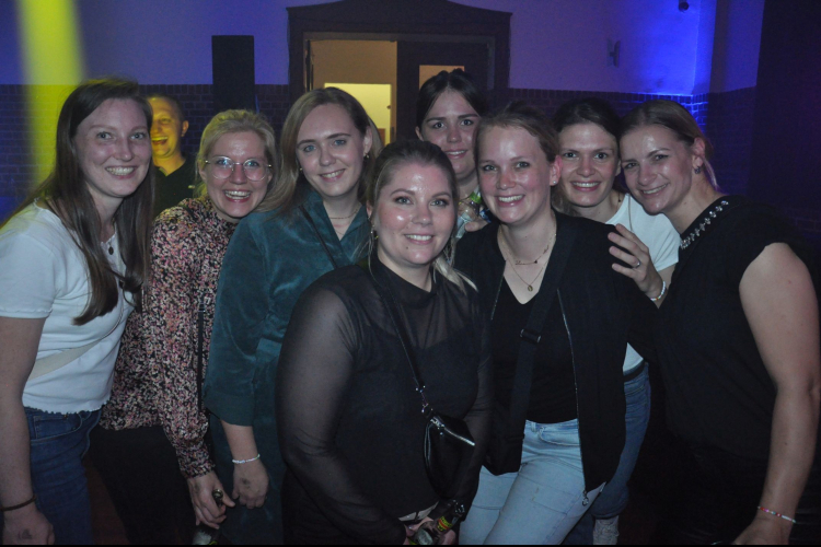 Vollbild 2000er Party