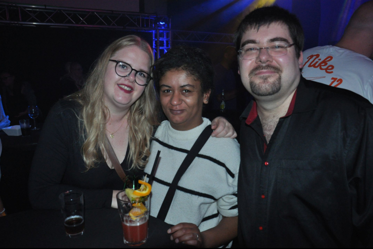 Vollbild 2000er Party