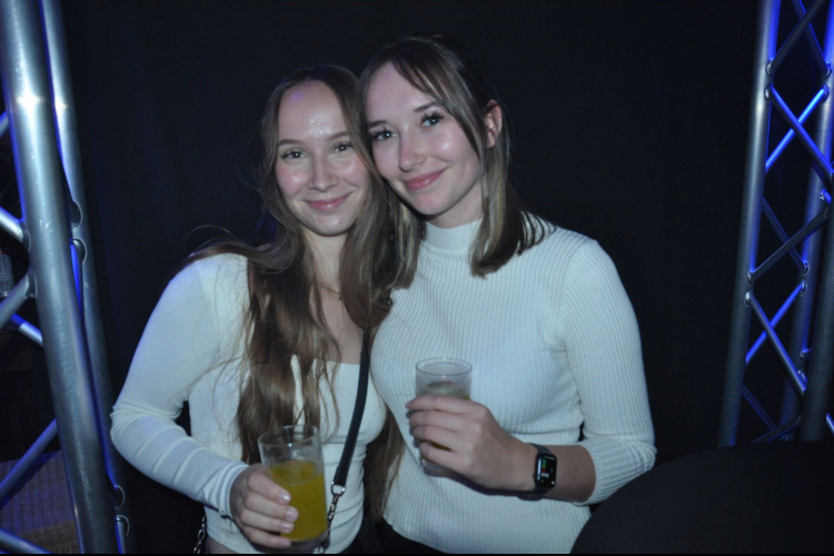 Vollbild 2000er Party