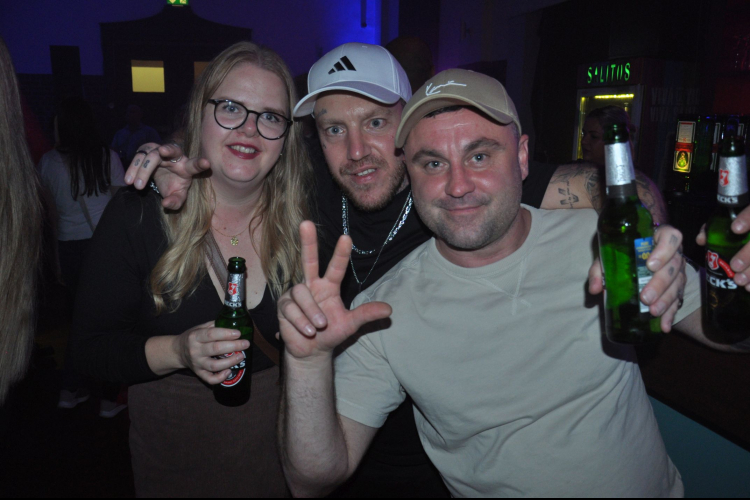 Vollbild 2000er Party