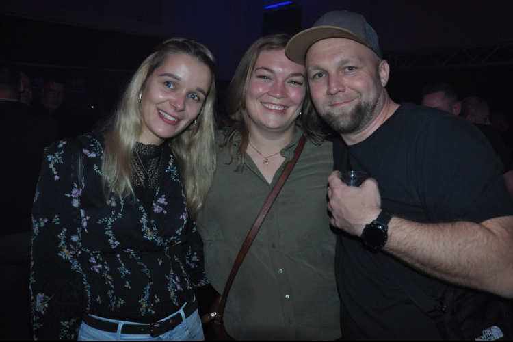 Vollbild 2000er Party