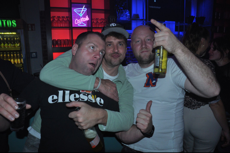 Vollbild 2000er Party