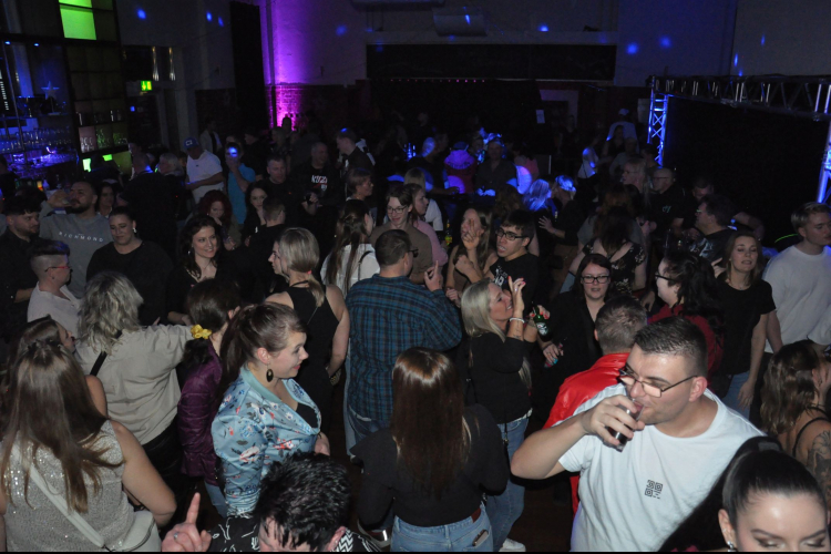 Vollbild Everybody Dance Now – Best of 90s, 2000s & 2010s