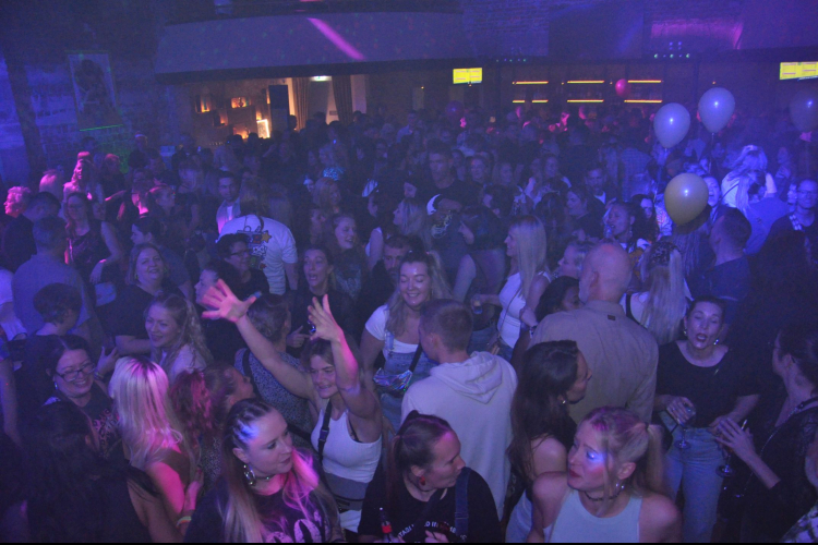 Vollbild WE LOVE 90s - Bremerhavens große 90er Party