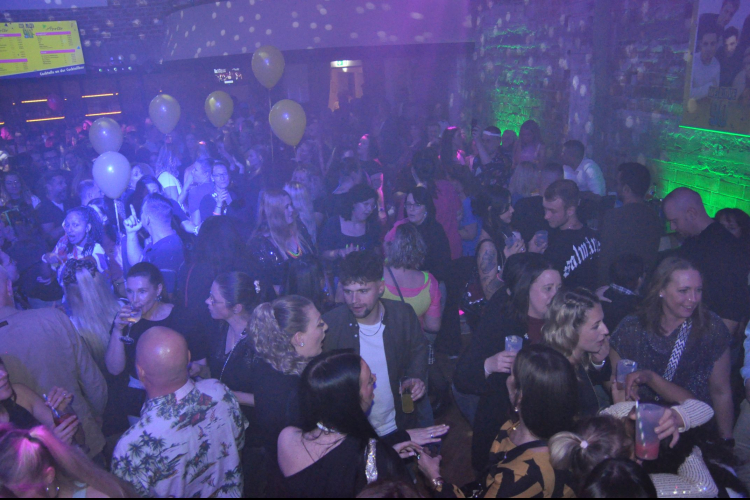 Vollbild WE LOVE 90s - Bremerhavens große 90er Party