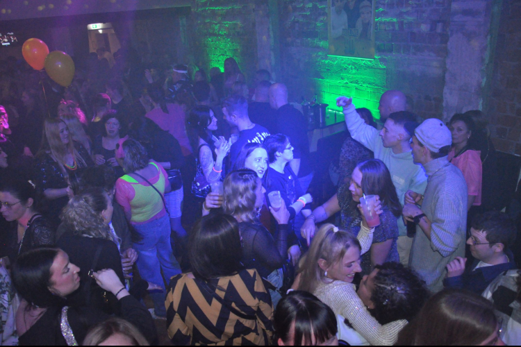 Vollbild WE LOVE 90s - Bremerhavens große 90er Party