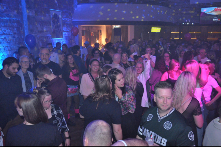 Vollbild WE LOVE 90s - Bremerhavens große 90er Party