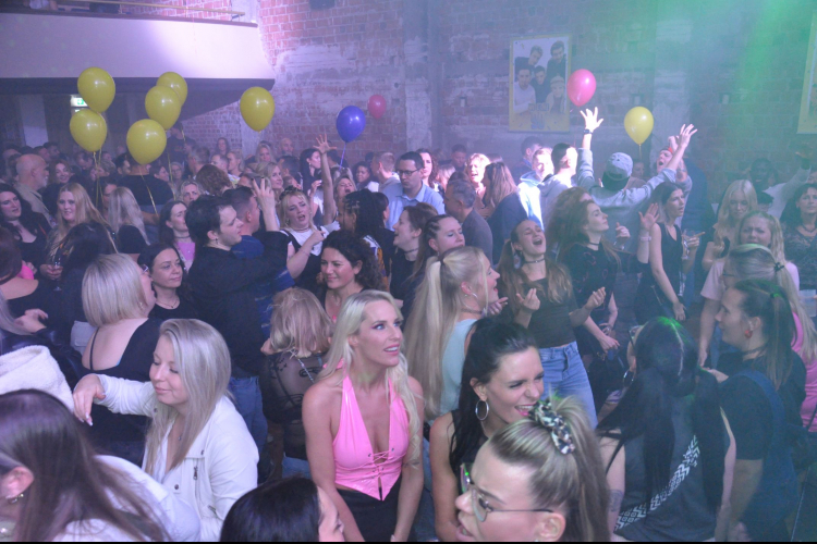 Vollbild WE LOVE 90s - Bremerhavens große 90er Party