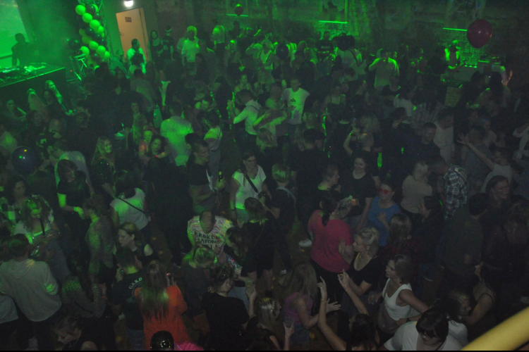 Vollbild WE LOVE 90s - Bremerhavens große 90er Party