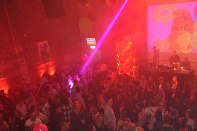 Vollbild WE LOVE 90s - Bremerhavens große 90er Party