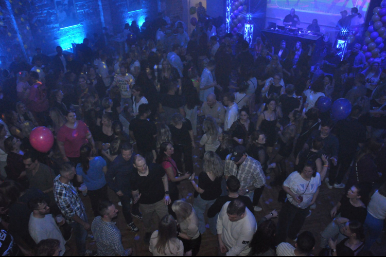 Vollbild WE LOVE 90s - Bremerhavens große 90er Party