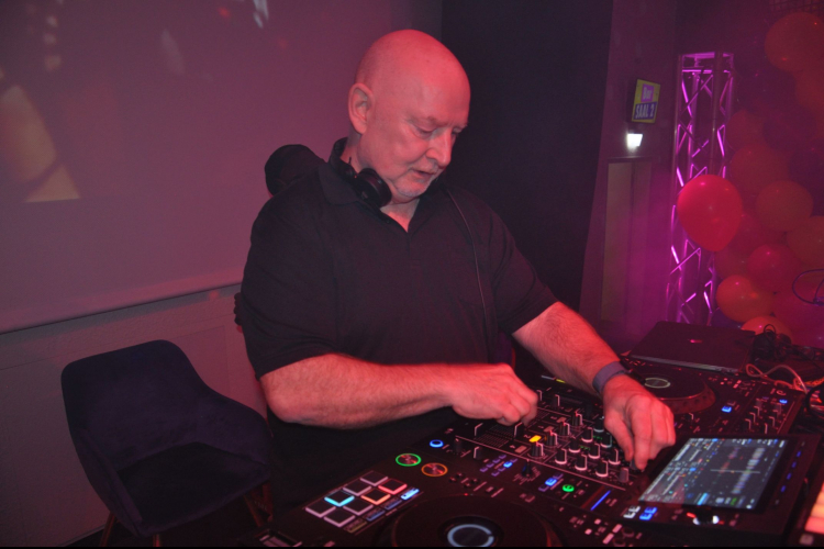 Vollbild WE LOVE 90s - Bremerhavens große 90er Party