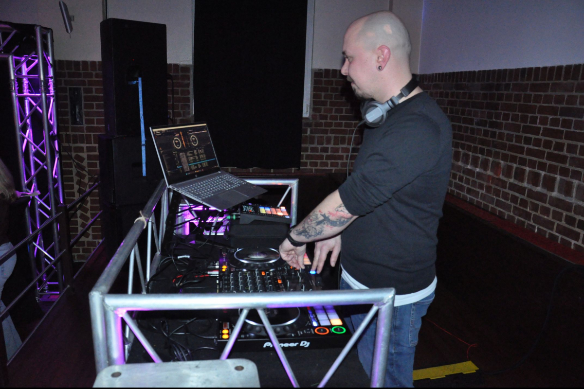 Vollbild Es war im Storms söben die Everybody Dance Now – Best of 90s, 2000s & 2010s.