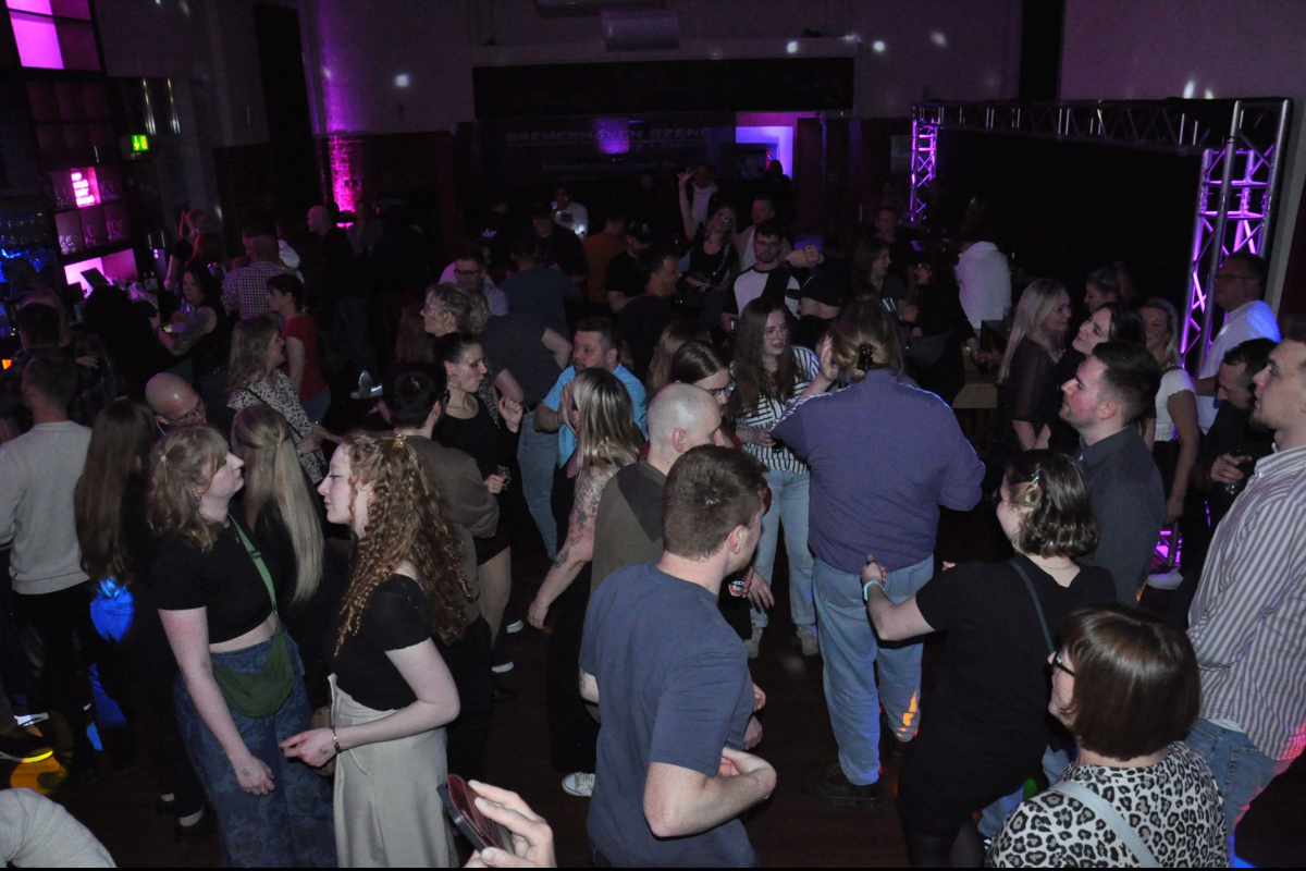 Vollbild Es war im Storms söben die Everybody Dance Now – Best of 90s, 2000s & 2010s.