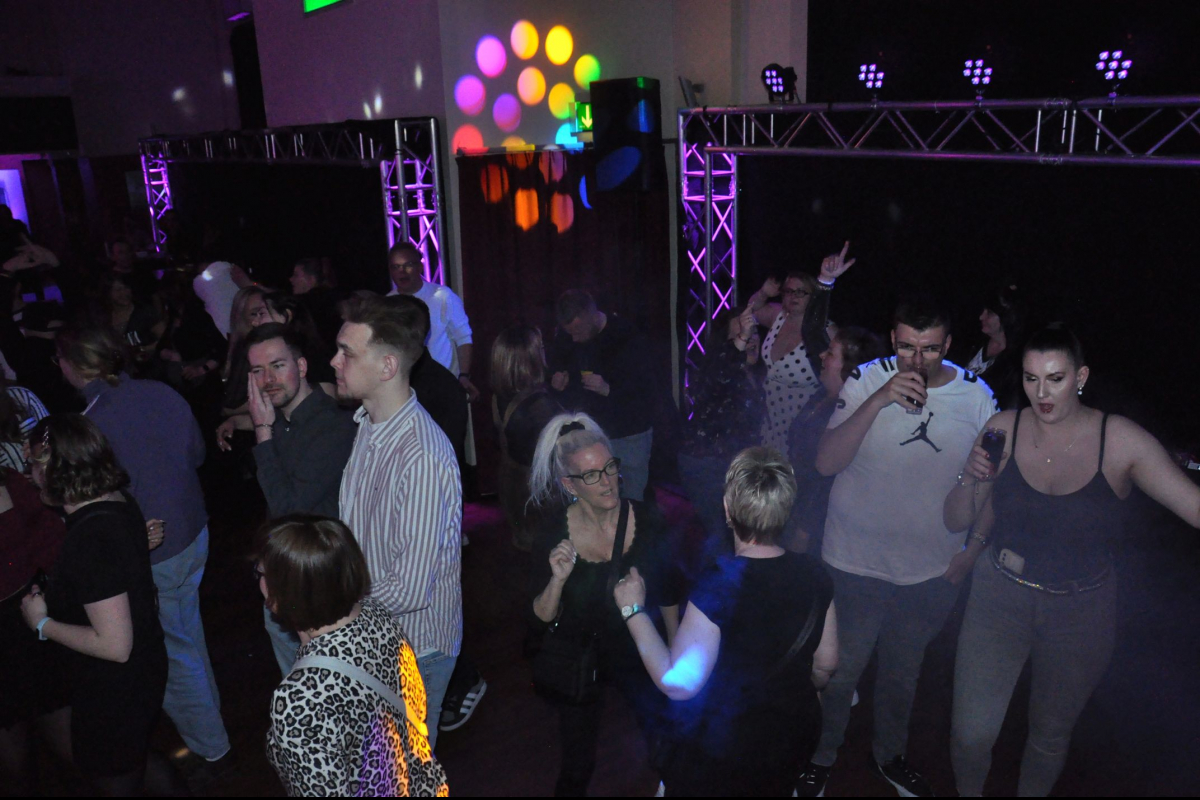 Vollbild Es war im Storms söben die Everybody Dance Now – Best of 90s, 2000s & 2010s.